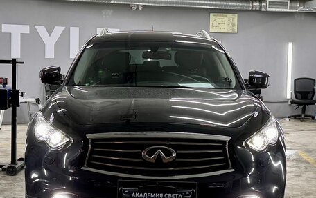 Infiniti QX70, 2013 год, 2 300 000 рублей, 10 фотография