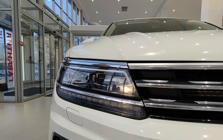 Volkswagen Tiguan II, 2019 год, 3 574 000 рублей, 21 фотография