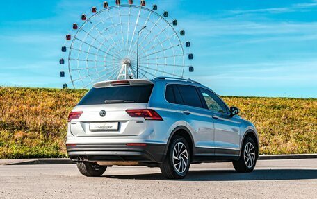 Volkswagen Tiguan II, 2018 год, 2 400 000 рублей, 2 фотография