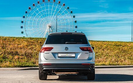 Volkswagen Tiguan II, 2018 год, 2 400 000 рублей, 4 фотография