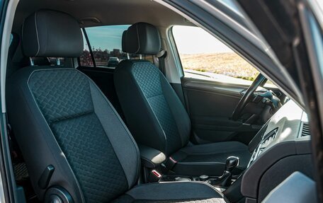 Volkswagen Tiguan II, 2018 год, 2 400 000 рублей, 13 фотография