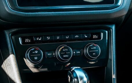 Volkswagen Tiguan II, 2018 год, 2 400 000 рублей, 21 фотография