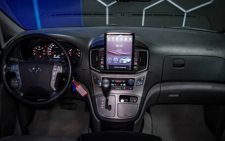 Hyundai H-1 II рестайлинг, 2018 год, 2 500 000 рублей, 12 фотография