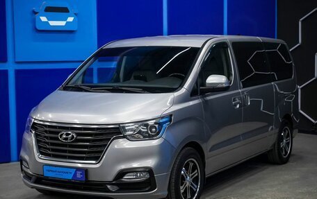 Hyundai H-1 II рестайлинг, 2018 год, 2 500 000 рублей, 2 фотография