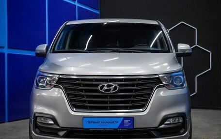 Hyundai H-1 II рестайлинг, 2018 год, 2 500 000 рублей, 4 фотография