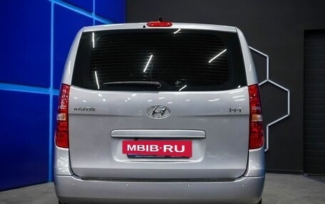 Hyundai H-1 II рестайлинг, 2018 год, 2 500 000 рублей, 8 фотография