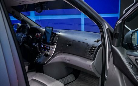 Hyundai H-1 II рестайлинг, 2018 год, 2 500 000 рублей, 13 фотография