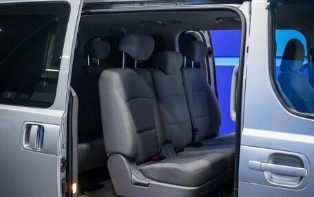Hyundai H-1 II рестайлинг, 2018 год, 2 500 000 рублей, 16 фотография