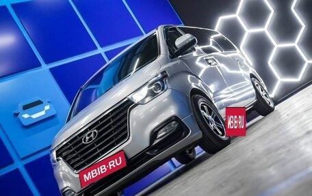 Hyundai H-1 II рестайлинг, 2018 год, 2 500 000 рублей, 22 фотография