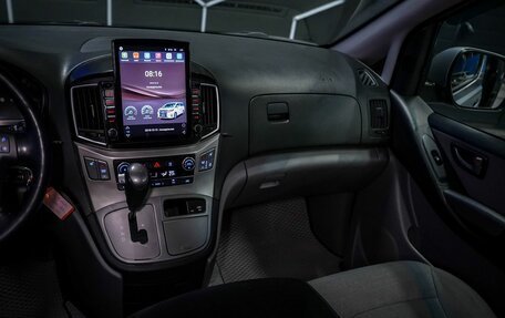 Hyundai H-1 II рестайлинг, 2018 год, 2 500 000 рублей, 28 фотография