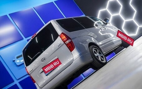 Hyundai H-1 II рестайлинг, 2018 год, 2 500 000 рублей, 21 фотография