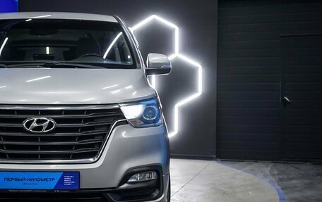 Hyundai H-1 II рестайлинг, 2018 год, 2 500 000 рублей, 29 фотография