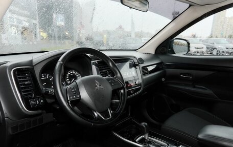 Mitsubishi Outlander III рестайлинг 3, 2021 год, 2 378 000 рублей, 5 фотография