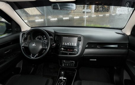 Mitsubishi Outlander III рестайлинг 3, 2021 год, 2 378 000 рублей, 7 фотография
