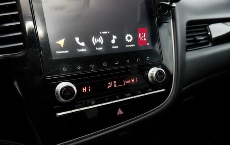 Mitsubishi Outlander III рестайлинг 3, 2021 год, 2 378 000 рублей, 11 фотография