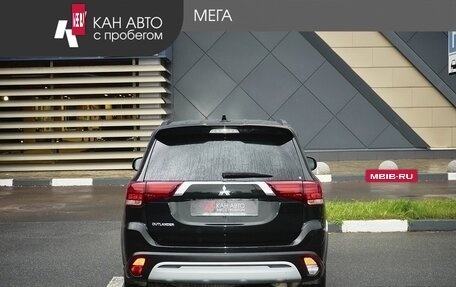 Mitsubishi Outlander III рестайлинг 3, 2021 год, 2 378 000 рублей, 4 фотография