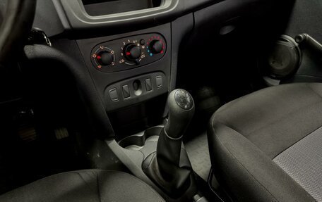 Renault Logan II, 2020 год, 995 000 рублей, 13 фотография