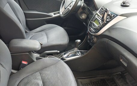 Hyundai Solaris II рестайлинг, 2012 год, 740 000 рублей, 6 фотография