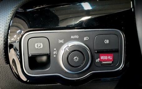 Mercedes-Benz A-Класс, 2019 год, 1 895 000 рублей, 25 фотография