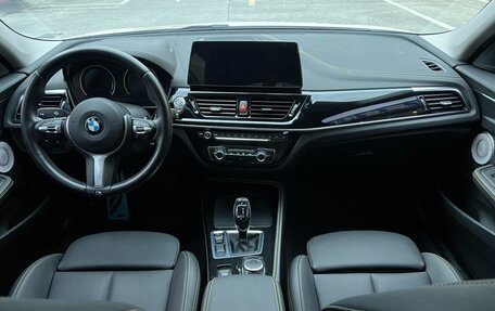 BMW 1 серия, 2023 год, 1 600 000 рублей, 11 фотография