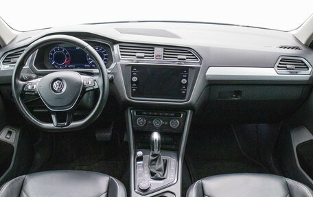Volkswagen Tiguan II, 2017 год, 2 895 000 рублей, 13 фотография