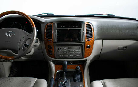 Toyota Land Cruiser 100 рестайлинг 2, 2007 год, 2 077 000 рублей, 12 фотография