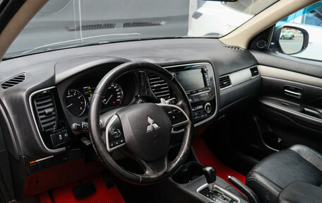 Mitsubishi Outlander III рестайлинг 3, 2012 год, 1 250 000 рублей, 12 фотография