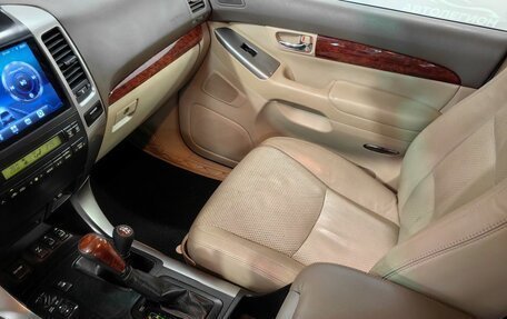 Toyota Land Cruiser Prado 120 рестайлинг, 2005 год, 2 000 000 рублей, 15 фотография