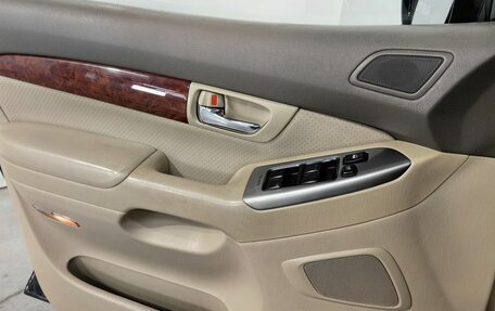 Toyota Land Cruiser Prado 120 рестайлинг, 2005 год, 2 000 000 рублей, 24 фотография