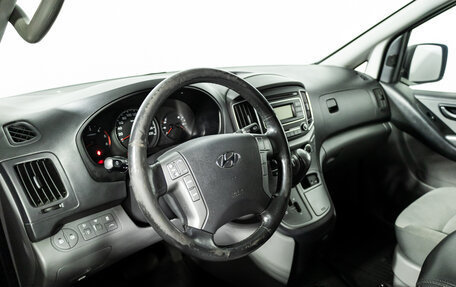 Hyundai H-1 II рестайлинг, 2017 год, 2 250 000 рублей, 11 фотография