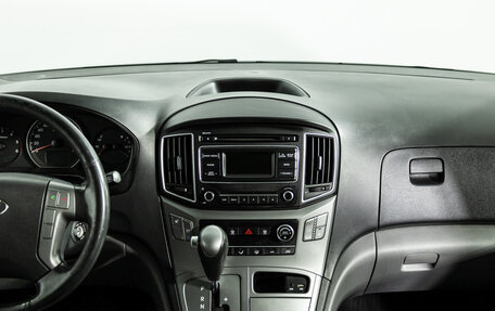 Hyundai H-1 II рестайлинг, 2017 год, 2 250 000 рублей, 14 фотография
