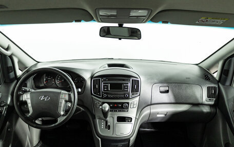 Hyundai H-1 II рестайлинг, 2017 год, 2 250 000 рублей, 13 фотография