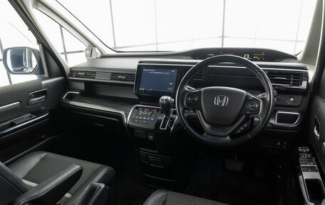 Honda Stepwgn IV, 2015 год, 2 365 000 рублей, 9 фотография