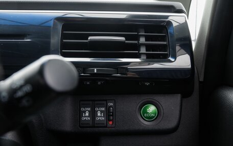 Honda Stepwgn IV, 2015 год, 2 365 000 рублей, 17 фотография