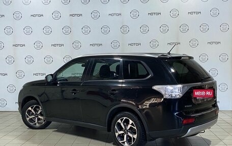 Mitsubishi Outlander III рестайлинг 3, 2014 год, 1 400 000 рублей, 2 фотография