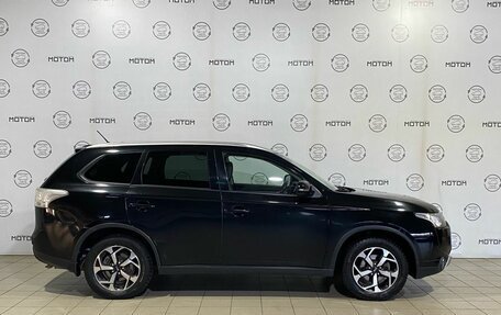 Mitsubishi Outlander III рестайлинг 3, 2014 год, 1 400 000 рублей, 6 фотография