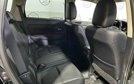 Mitsubishi Outlander III рестайлинг 3, 2014 год, 1 400 000 рублей, 11 фотография