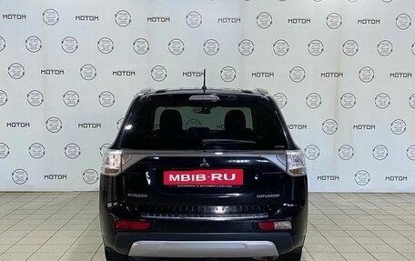 Mitsubishi Outlander III рестайлинг 3, 2014 год, 1 400 000 рублей, 9 фотография
