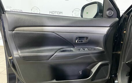 Mitsubishi Outlander III рестайлинг 3, 2014 год, 1 400 000 рублей, 19 фотография