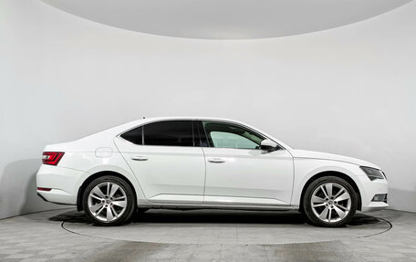 Skoda Superb III рестайлинг, 2019 год, 2 300 000 рублей, 4 фотография