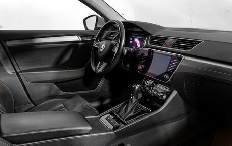 Skoda Superb III рестайлинг, 2019 год, 2 300 000 рублей, 15 фотография