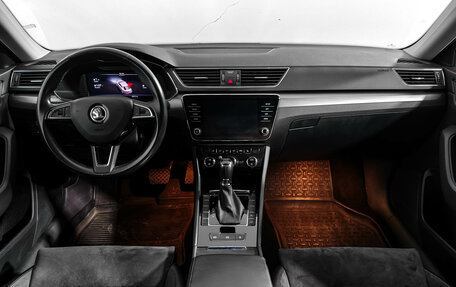 Skoda Superb III рестайлинг, 2019 год, 2 300 000 рублей, 17 фотография