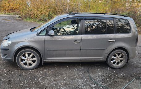 Volkswagen Touran III, 2008 год, 650 000 рублей, 2 фотография