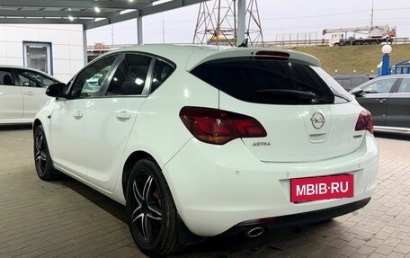 Opel Astra J, 2010 год, 749 000 рублей, 3 фотография