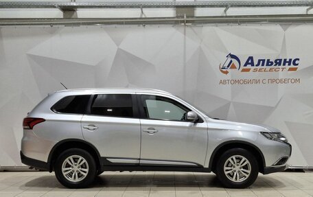 Mitsubishi Outlander III рестайлинг 3, 2016 год, 1 940 000 рублей, 2 фотография