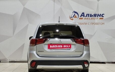 Mitsubishi Outlander III рестайлинг 3, 2016 год, 1 940 000 рублей, 4 фотография