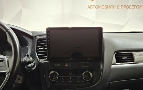 Mitsubishi Outlander III рестайлинг 3, 2016 год, 1 940 000 рублей, 13 фотография