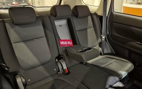 Mitsubishi Outlander III рестайлинг 3, 2016 год, 1 940 000 рублей, 38 фотография