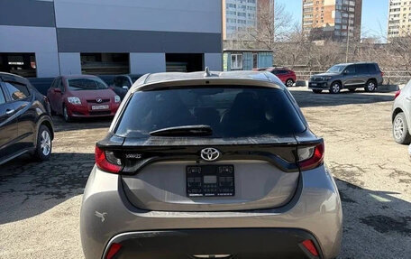 Toyota Yaris, 2022 год, 745 000 рублей, 2 фотография
