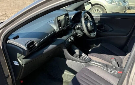 Toyota Yaris, 2022 год, 745 000 рублей, 4 фотография